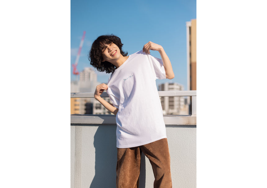 ロゴ刺繍Tシャツ