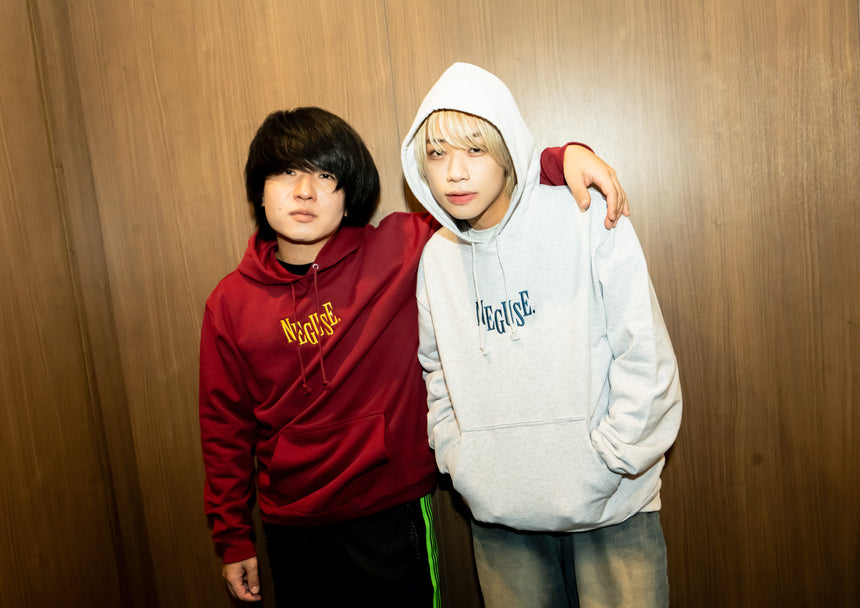 ロゴ刺繍パーカー アッシュ