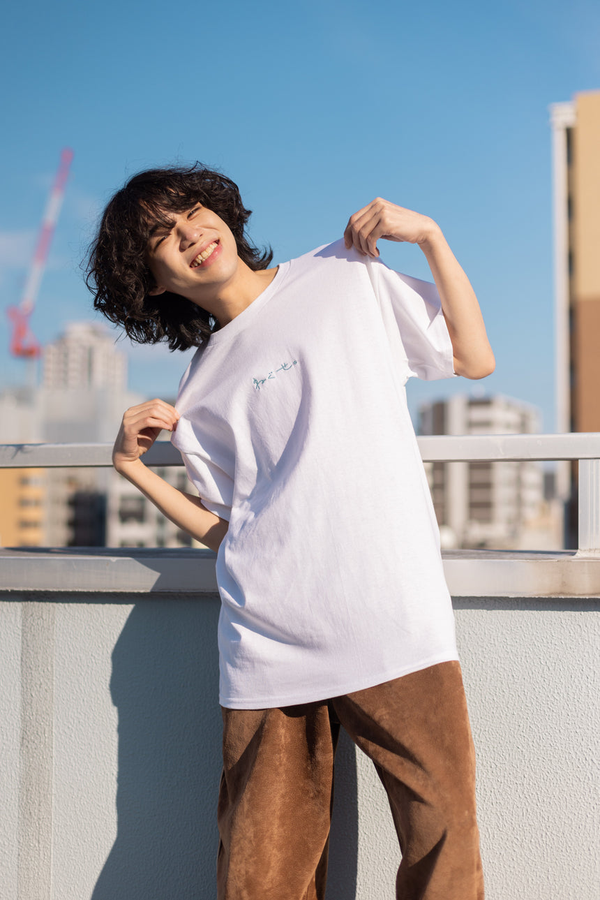 ロゴ刺繍Tシャツ